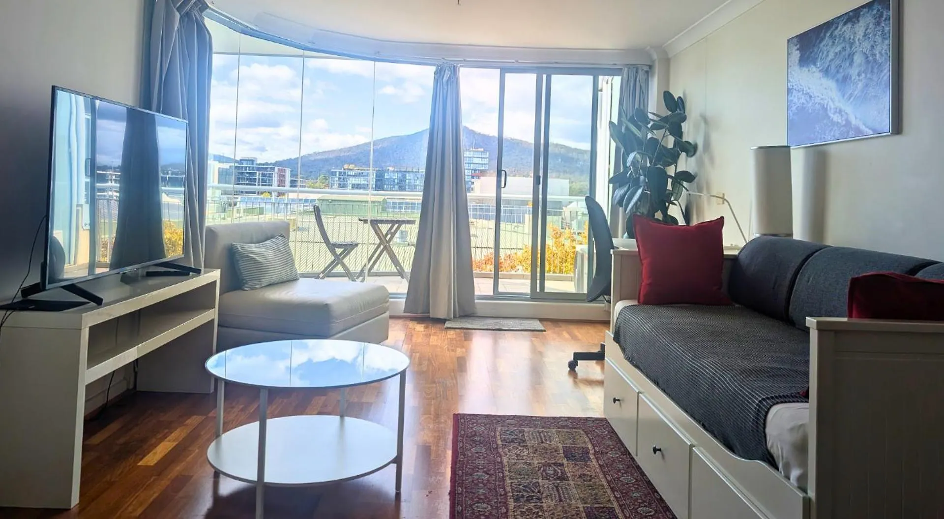 Dana-Central Apartment With Mount Ainslie Views Canberra 0*,  Australia